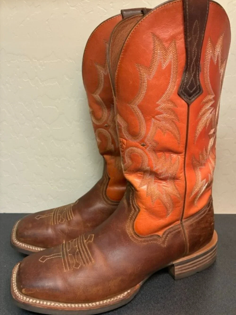 Ariat Men's 9.5D Western Cowboy Boots Leather Upper Square Toe 10014023